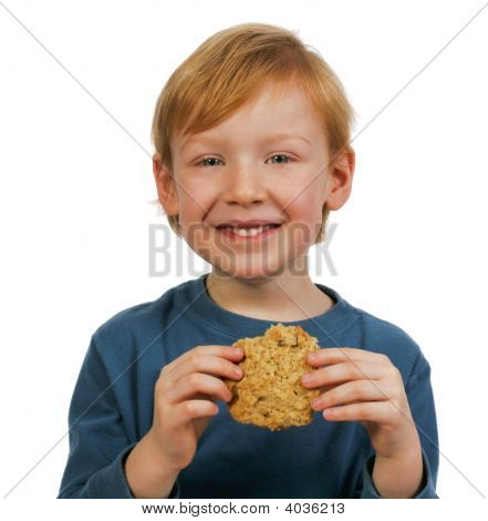Jongen eten Cookie