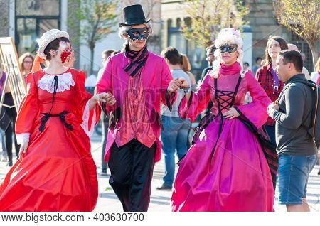 Timisoara, Romania - March 31, 2017: People Dressed In Vintage Victorian Clothes At The Checkart Car
