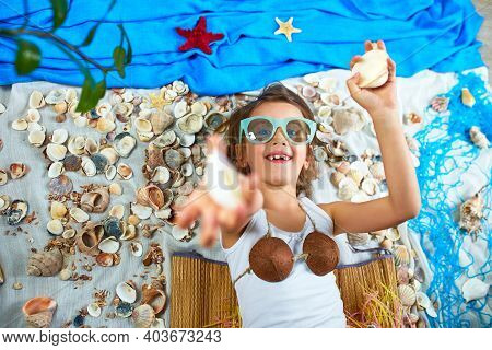 Little Girl Imitates Havaii Vacation At Home Quarantine.