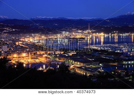 ลาสเปเซียบน Ligurian ชายฝั่ง อิตาลี