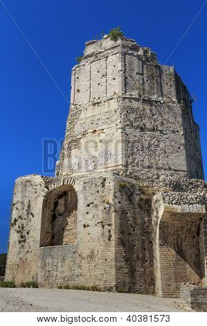 Torre romana di Nimes, Provenza, Francia