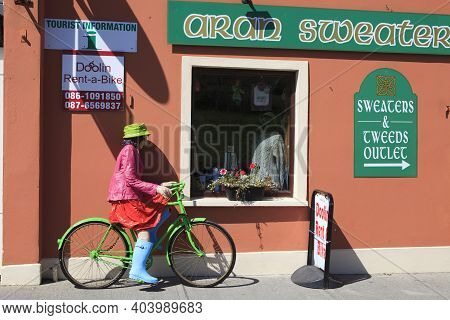 Doolin (ireland), - July 20, 2016: Tourist Information Office With Rent Bicycle Point, Doolin, Co. C