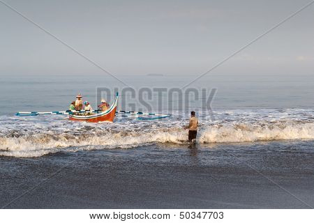 PADANG - AUGUST 25: A team of fishermen take the boat out to sea to lay the fishing nets in Padang, West Sumatera, Indonesia on August 25, 2013. Resources from the sea is a major revenue earner.  