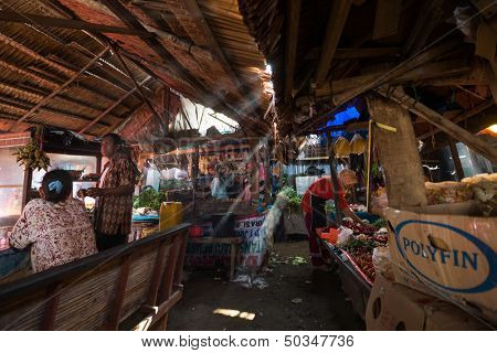 PADANG - AUGUST 25: Traders work at their stalls sell local farm produce at a village market in Padang, Sumatera, Indonesia on August 25, 2013. Agriculture and fishery is an important industry here.