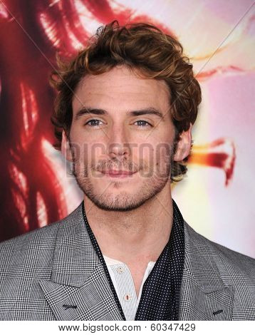 LOS ANGELES - NOV 18:  Sam Claflin arrives to the 