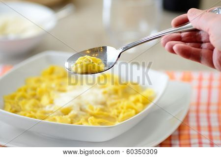 Ravioli in brodo
