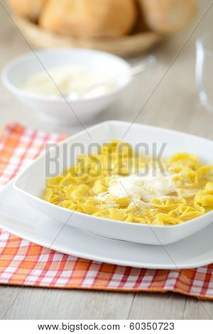 Ravioli in brodo