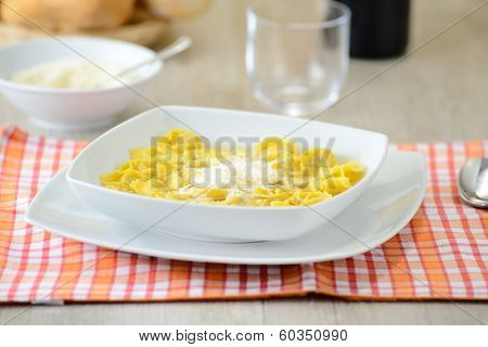 Ravioli in brodo