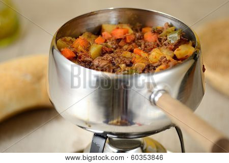 Gulasch nel tegame