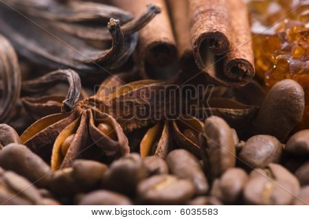 Zapach kawy. Składniki. Coffe Beens, anyż, wanilia, kardamonu, cynamonu