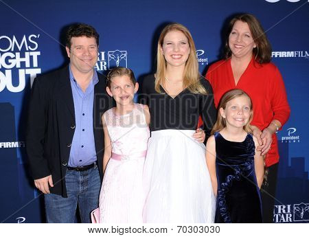 LOS ANGELES - APR 29:  Sean Astin, Christine Harrell, Alexandra Astin, Elizabeth Astin  arrives to the 