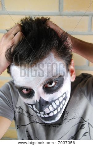Frustrado o esqueleto cara