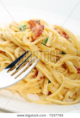 Repas de pâtes Fettucine Carbonara