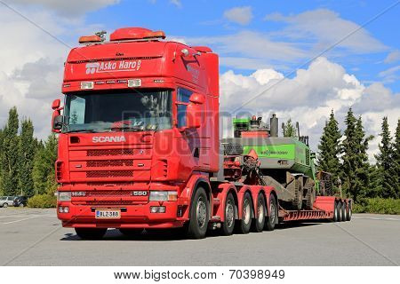 Scania 164G 480 Truck Hauling Material Handling Machine