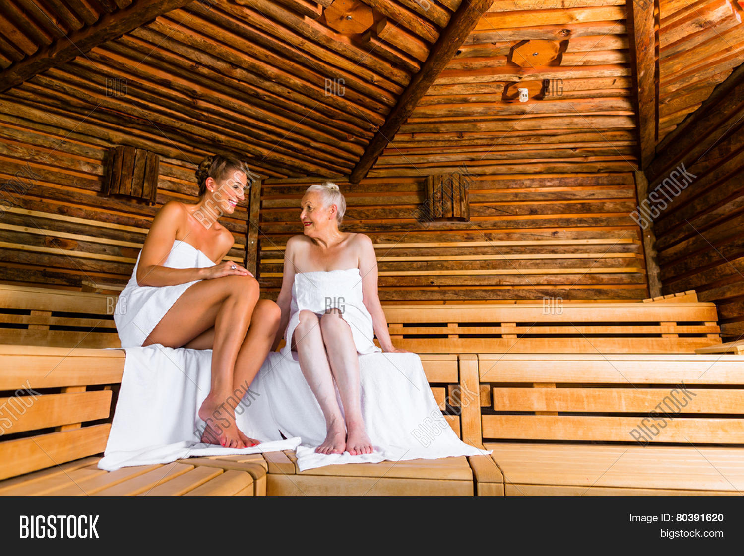 Семейная баня. С мамой и бабушкой в бане рассказы. Бабушка и внук в деревне. Голи девочки семя в баня. Дети парятся в бане.