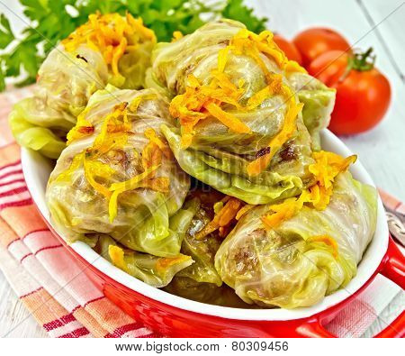Cabbage stuffed and carrots in brazier on red napkin