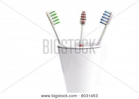 Brosses à dents dans un porte-