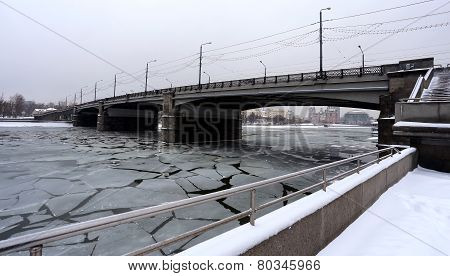 Novospassky Bridge