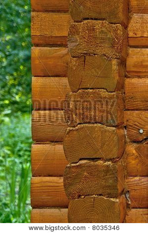 Zdi domu je z břevna úpraveného cylindroidem