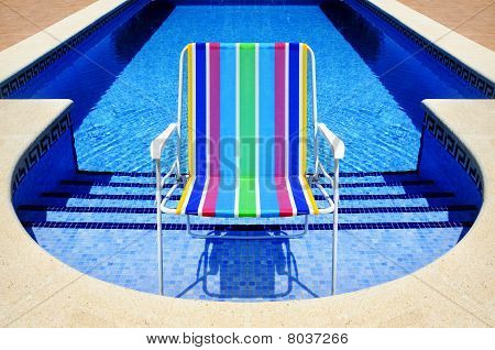 Piscina e sdraio