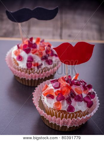 cupcakes with cream cheese frosting decorated