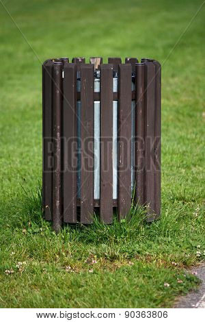 Wooden trash bin