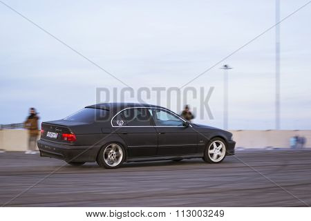 Old-car Bmw 5-series E39 To Drift