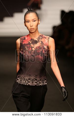 Adl Cengiz Abazoglu Catwalk