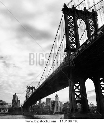 Black and white of Manhattan bridge
