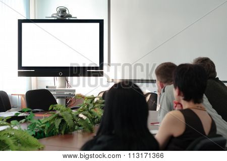 People in the office looking at the screen
