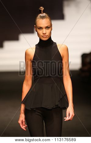 Adl Cengiz Abazoglu Catwalk
