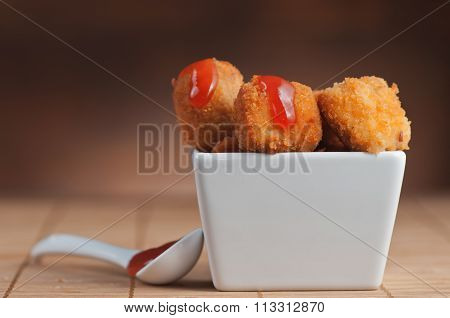 Chicken Nuggets With Tomato Sauce