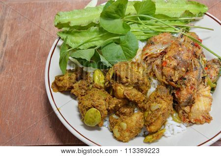 spicy stir fried pork rib with parkia in curry