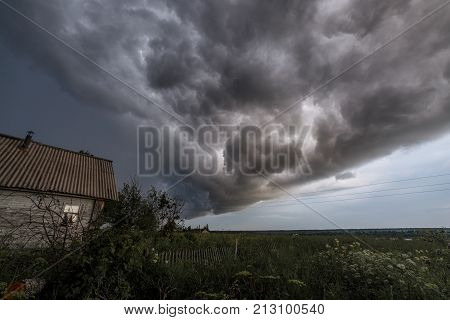 Severe thunderstorm moving in. 5 minutes before squall