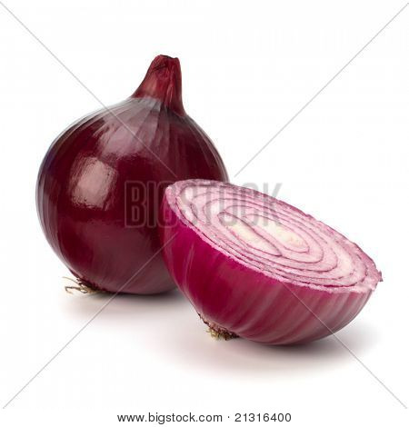Geschnittenen Zwiebeln, isolated on white background