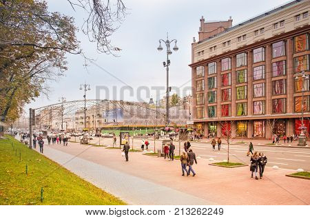 People On Khreschatyc Street In Kiev.