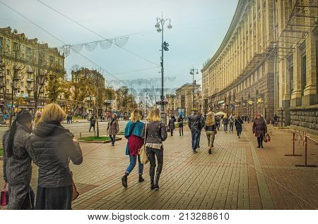 People On Khreschatyc Street In Kiev.