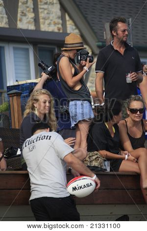 มาลิบู CA - 26 aug: รูเมอร์โฮฟ Willis หาดใหญ่และกล้องที่ปาร์ตี้บ้าน LG หาดของเธอ