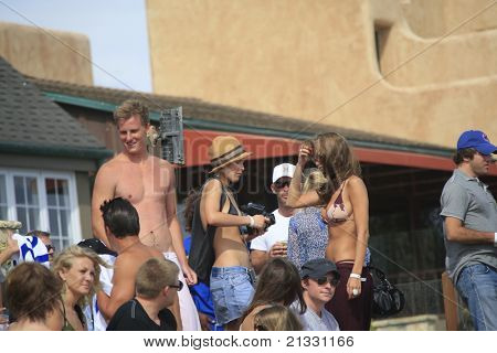 มาลิบู CA - 26 aug: รูเมอร์โฮฟ Willis หาดใหญ่และกล้องที่ปาร์ตี้บ้าน LG หาดของเธอ