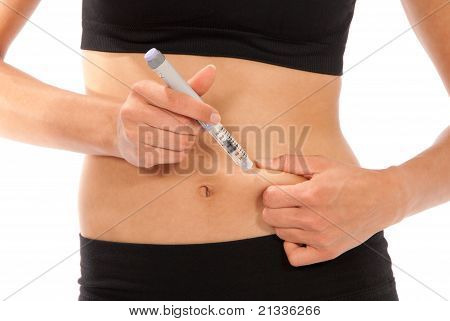Paciente de Diabetes dependiente conseguir listo para inyección de insulina