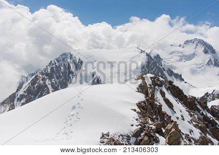 Wonderful mountain landscape (snow, highland, peak, cloudy)
