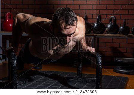 Cute Muscular Man Peeking In The Gym