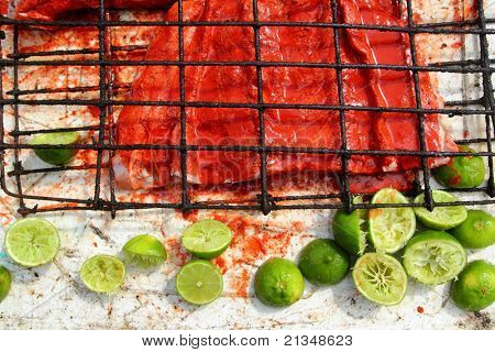 Achiote und Zitrone Tikinchick Sauce für gegrillte Fisch Filet Vorbereitung in Maya Mexiko