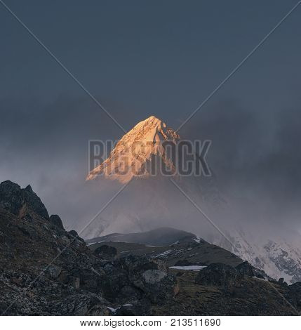 Taboche And Cholatse Summits And Sunrise