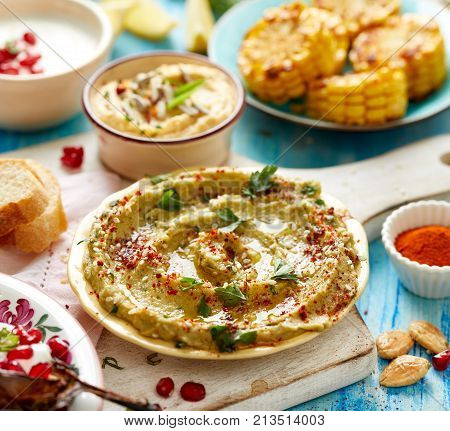Avocado hummus sprinkled wth paprika powder an fresh parsley, delicious and healthy vegetarian dip