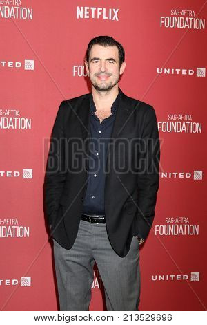 LOS ANGELES - NOV 9:  Claes Bang at the Patron of the Artists Awards 2017 at Wallis Annenberg Centeron November 9, 2017 in Beverly Hills, CA