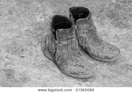 Paire de bottes très sale
