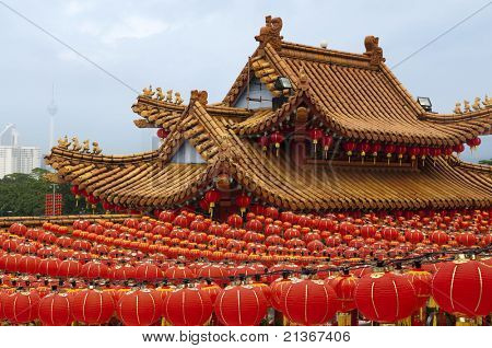 Roten chinesischen Laternen Display, Thean Hou Tempel während Chinese New Year feiern getroffen. Rot ist