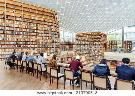 Visitors At The Second Floor Of Starfield Library, Seoul