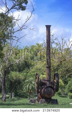 Large rust engine Has not been used for a long time.